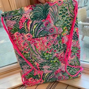 LILLY PULITZER classic quilted NWT workout bag with pink drawstrings